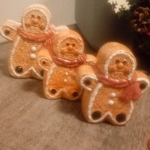 Gingerbread salt and pepper set with napkin holder